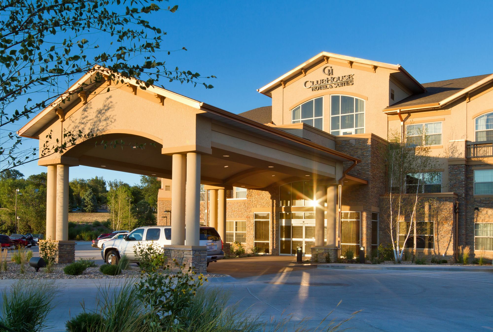 Clubhouse Hotel And Suites Pierre Exterior photo