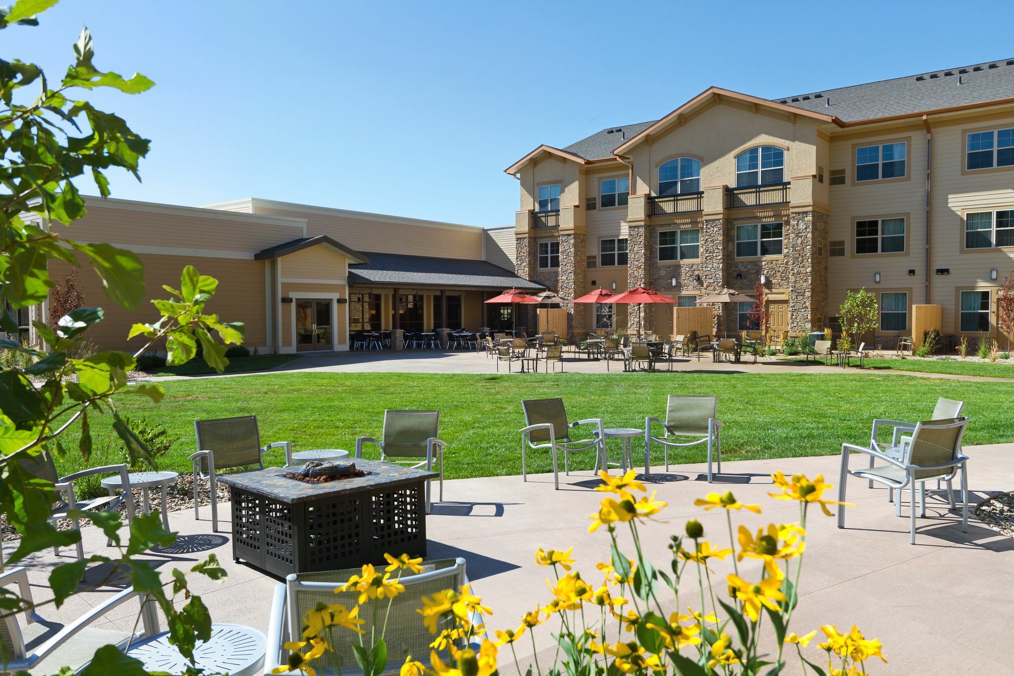 Clubhouse Hotel And Suites Pierre Exterior photo